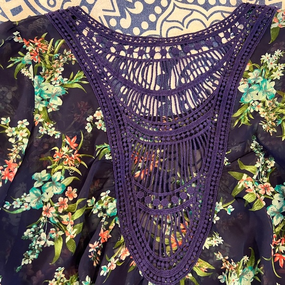 CHARMING CHARLIE SIZE L LARGE NAVY FLORAL SHEER CROCHET ADORABLE SHIRT TOP 203 - Picture 6 of 12
